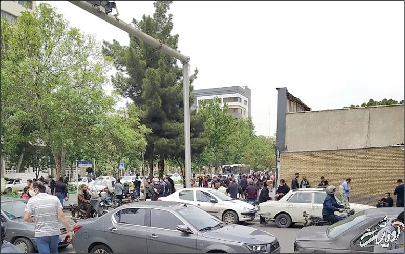 هجوم فروشندگان دلار به کوچه ثبت! / صف خرید و فروش دلالان دلار شلوغ شد؟